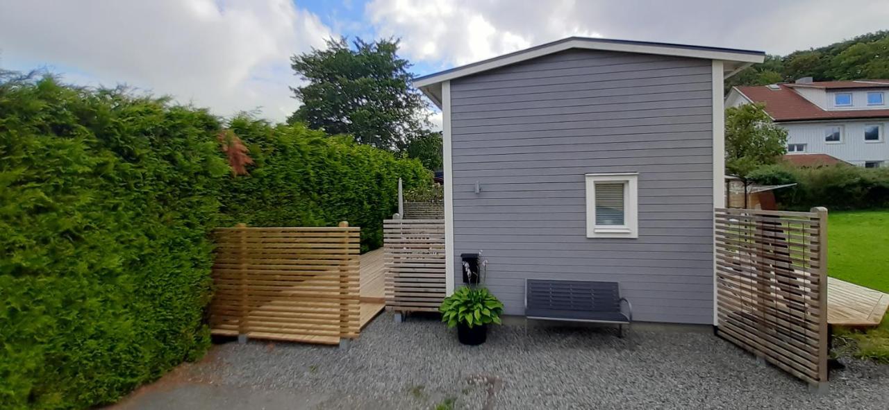 Tiny Grey House With Loft, 15 Min From City Center Göteborg Exteriör bild