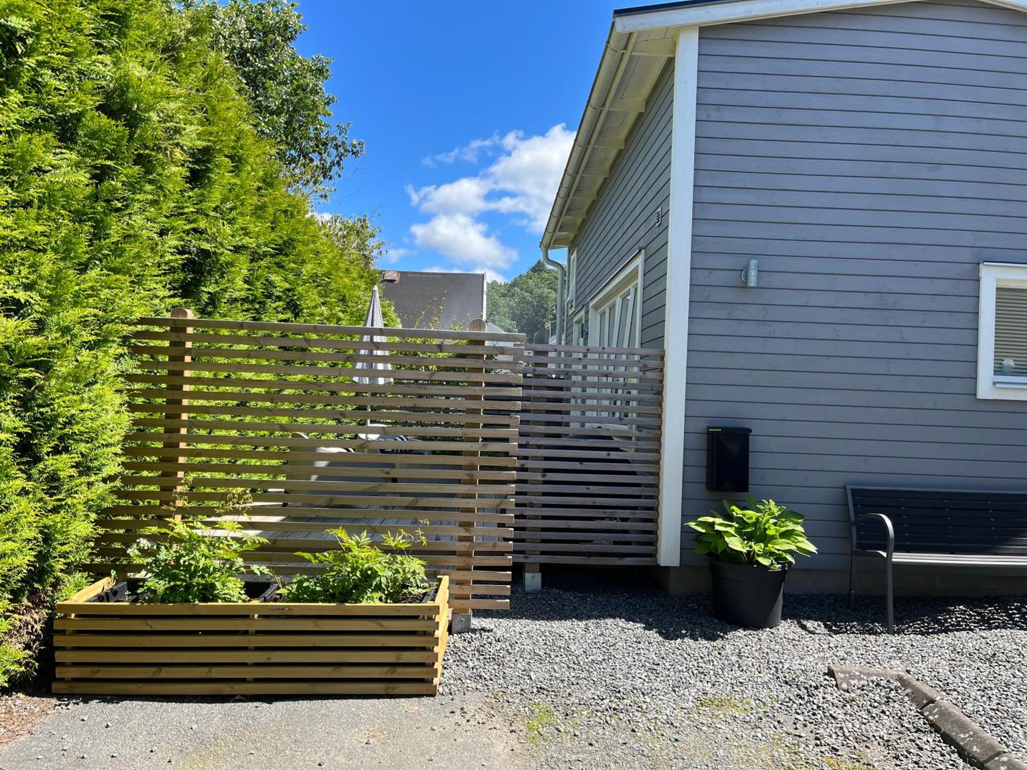 Tiny Grey House With Loft, 15 Min From City Center Göteborg Exteriör bild