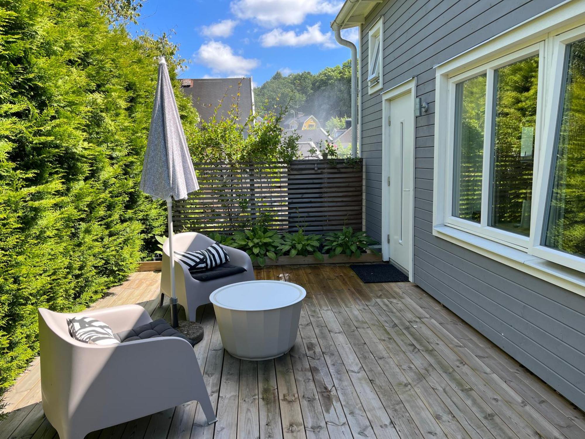 Tiny Grey House With Loft, 15 Min From City Center Göteborg Exteriör bild
